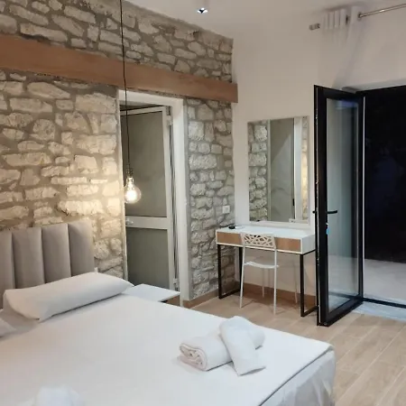 Comfort Guest Hm Дом отдыха Саранда