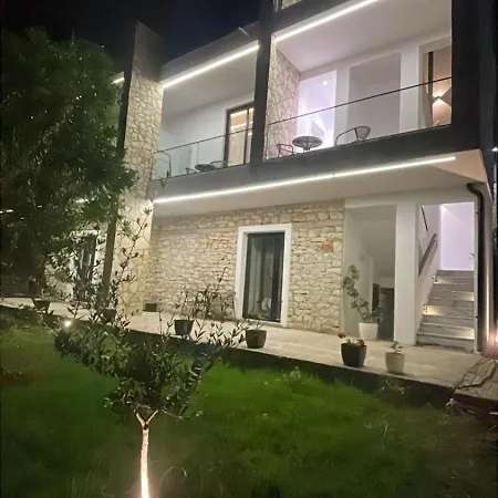 Saranda Vila Hm *